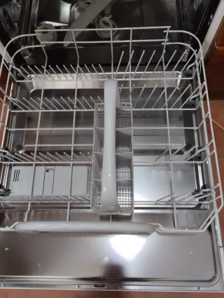 Bandejas y cestillo lavavajillas