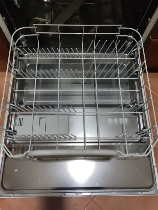 Bandejas y cestillo lavavajillas