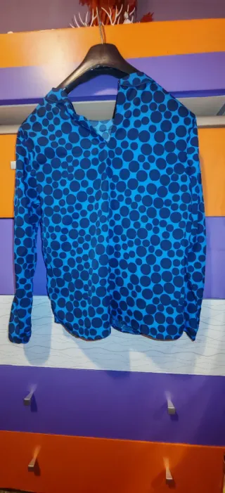 Blusa lunares azul Talla M