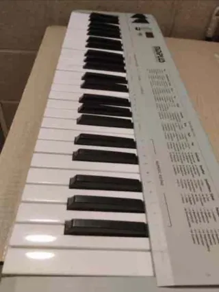 Teclado controlador MIDI Plus