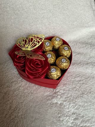 Detalles, Rosas, chocolates, flores eternas