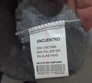 Falda gris con estampado floral beige Talla M