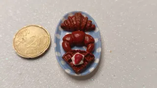 Piatto ovale con croissant e cialda