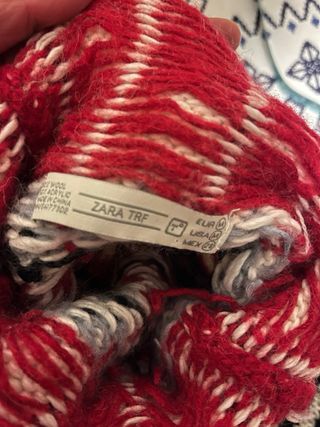 Jersey de punto M crema, rojo y negro. Talla M.