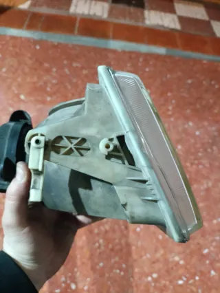 Faro Derecho Peugeot 205