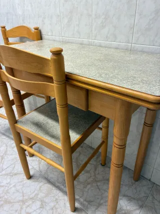 Mesa de cocina y 2 sillas SOLO HASTA FINAL DE MES.