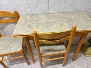 Mesa de cocina y 2 sillas SOLO HASTA FINAL DE MES.