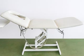 Camilla eléctrica elevable con mando.