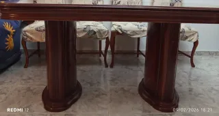 Muebles de comedor de madera. Aparador,mesa, auxil