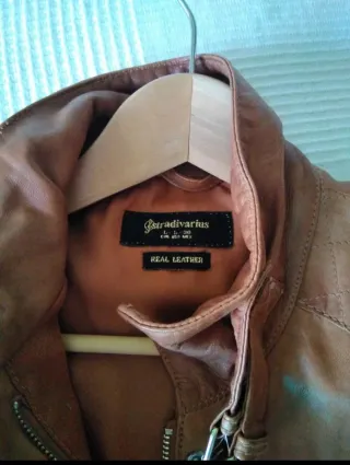 Chaqueta de piel Stradivarius Talla L