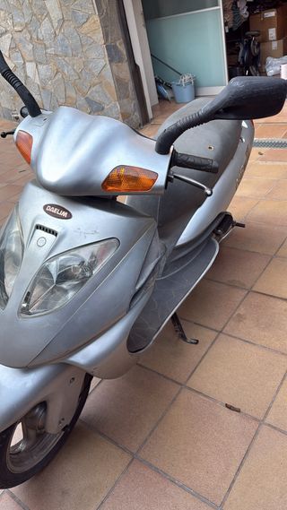 Scooter Daelim 125cc Plata