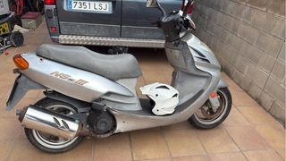 Scooter Daelim 125cc Plata