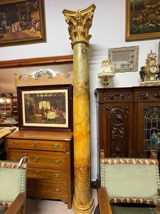 Columna decorativa estilo clásico