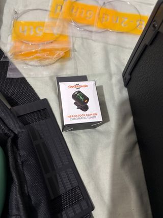 Guitarra Eléctrica + Amplificador y Accesorios