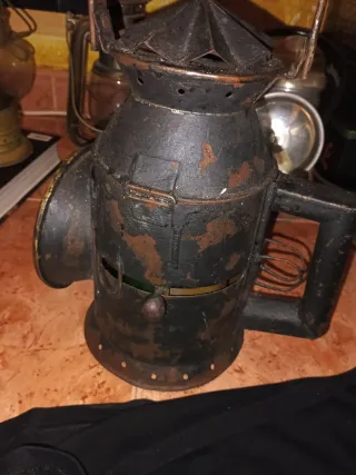 Lámpara de tren antigua parafina