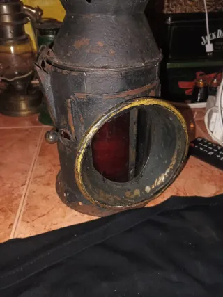 Lámpara de tren antigua parafina
