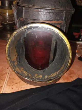 Lámpara de tren antigua parafina