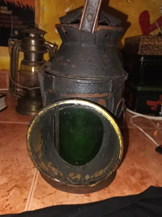 Lámpara de tren antigua parafina