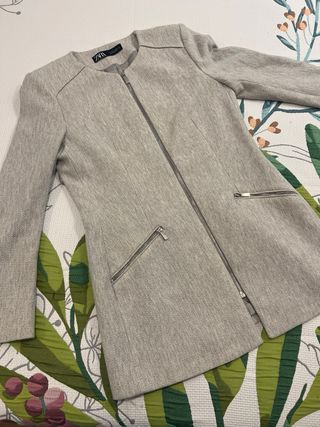 Abrigo Zara cremallera beige gris M/L