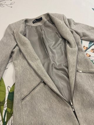Abrigo Zara cremallera beige gris M/L