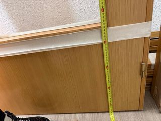 Puerta de madera con cristal