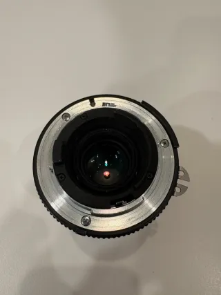 Objetiva Nikon Zoom-Nikkor 35-105mm F/3.5-4.5 MF