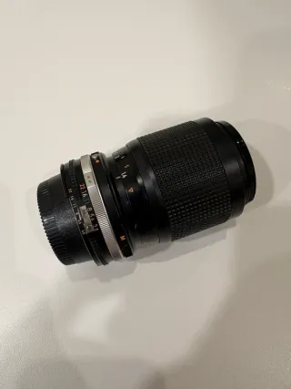 Objetiva Nikon Zoom-Nikkor 35-105mm F/3.5-4.5 MF