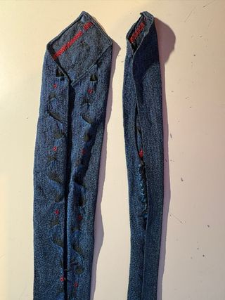 Corbata vintage azul con detalles rojos