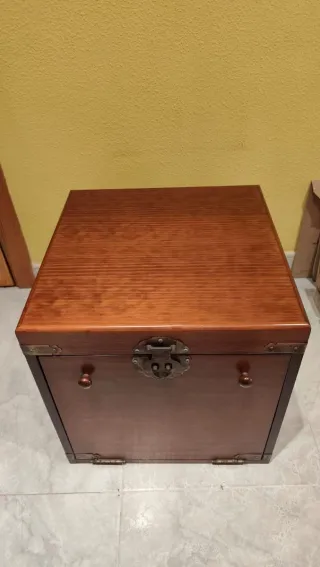 Arcón baúl antiguo madera maciza oscura