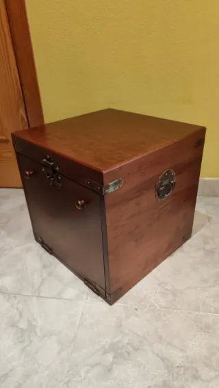 Arcón baúl antiguo madera maciza oscura