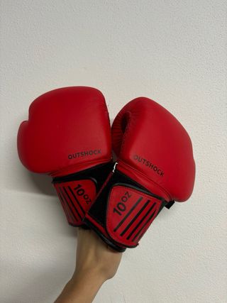 Saco de Boxe Outshock c/ Luvas 10oz, material NOVO