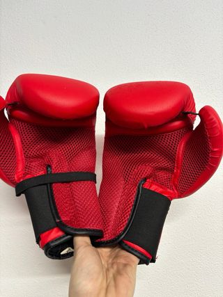 Saco de Boxe Outshock c/ Luvas 10oz, material NOVO