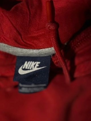Sudadera Nike Roja con Swoosh Bordado (M)