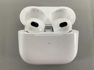 in-ear apple airpods 3 gen