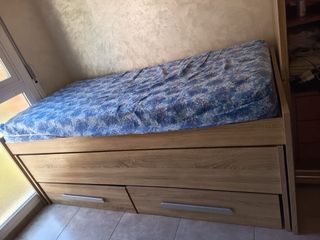Cama con cajones para zapatos