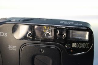 Cámara fotográfica compacta 35mm Ricoh FF-10S.