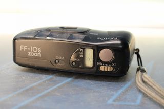 Cámara fotográfica compacta 35mm Ricoh FF-10S.