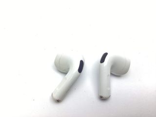 in-ear apple airpods 4 gen