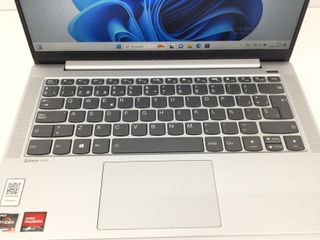 pc portatil lenovo 82lm