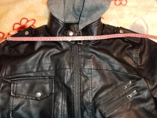 Cazadora negra con capucha gris Talla L