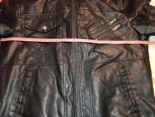 Cazadora negra con capucha gris Talla L