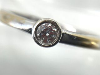 anillo oro 18k con piedra con diamante