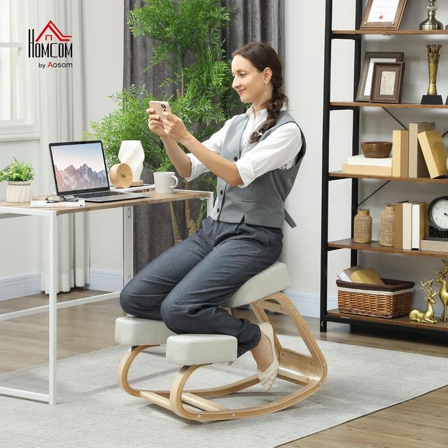 Silla Ergonómica Con Inginocchiadoio Y Movimiento De Balanceo, Silla Postural Acolchada Moderna En Madera De Abeto Y Poliéster, 51X69X58 Cm, Crema