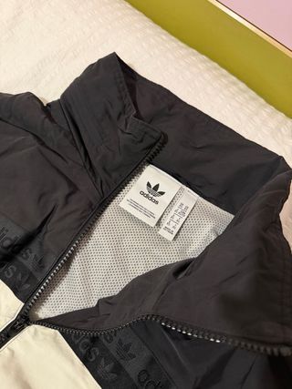 chaqueta de entrenamiento Adidas Beige y Negro