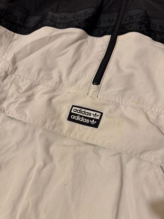 chaqueta de entrenamiento Adidas Beige y Negro