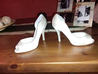 Traje de Novia con Velo y Zapatos