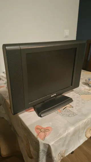 Televisor Sanyo Plano 15 pulgadas con mando y tdt