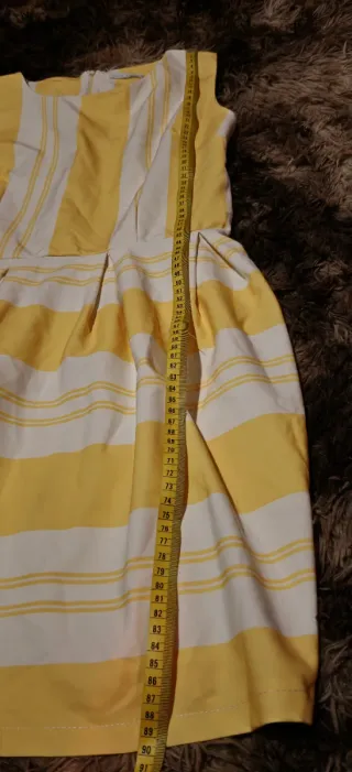 Vestido de rayas amarillas y blancas