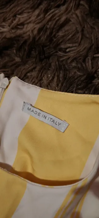 Vestido de rayas amarillas y blancas