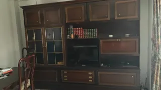 Mueble antiguo de TV, de madera y cristal GRATIS